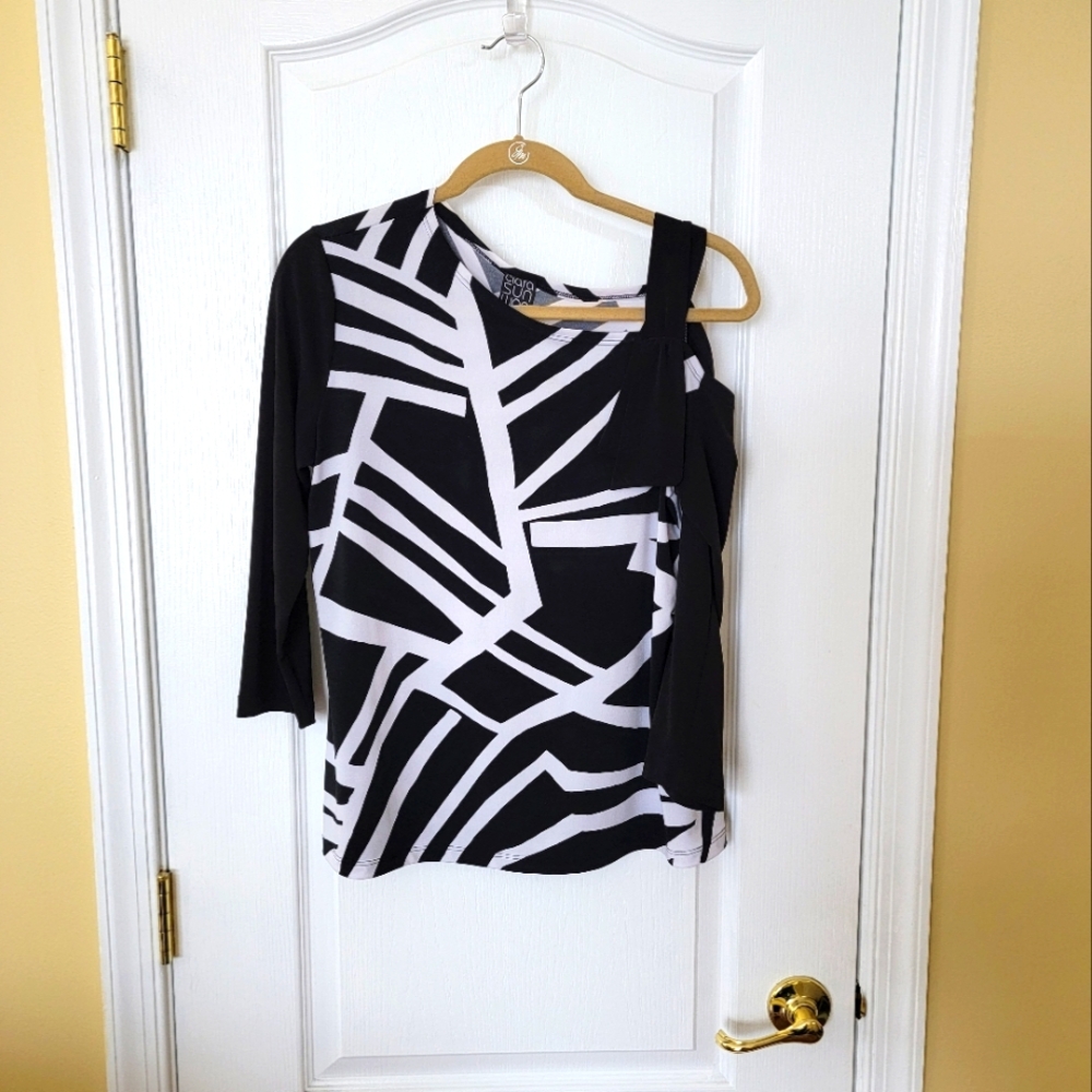 Clara Sunwoo Black, White, and Gold Geometric Top